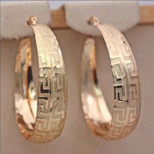 NEW 18K Gold Finish Design Hoop Earrings. Make me an offer.